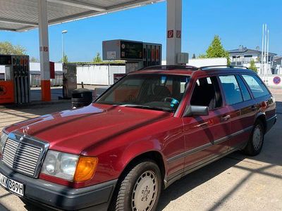 Second-hand Mercedes 230 132 CP (97 kW) 1989 Berlinǎ