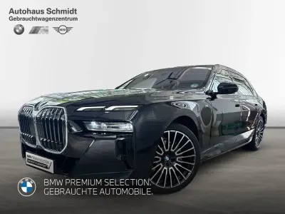 Gebraucht BMW 740 Sport Line 286 PS (210 kW) 2025 M carbonschwarz Limousine