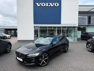 Gebraucht Volvo V60 145 PS (106 kW) 2025 Kombi