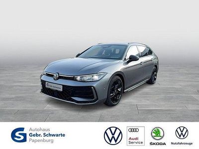 Grau Gebraucht 2024 VW Passat R-line Kombi | 40.990 €