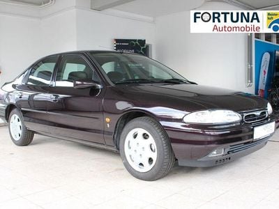 Gebraucht Ford Mondeo Ghia 116 PS (85 kW) 1996 Rot Limousine