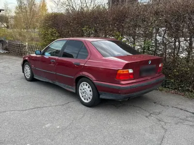 Gebraucht BMW 318 116 PS (85 kW) 1996 Rot Limousine