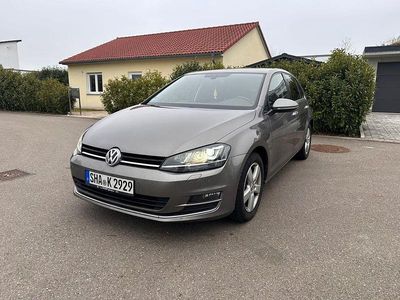Grau Gebraucht 2017 VW Golf Highline Limousine | 13.999 € (Guter Preis)