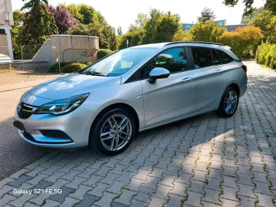 Gebraucht Opel Astra Edition 125 PS (91 kW) 2018 Grau Kombi