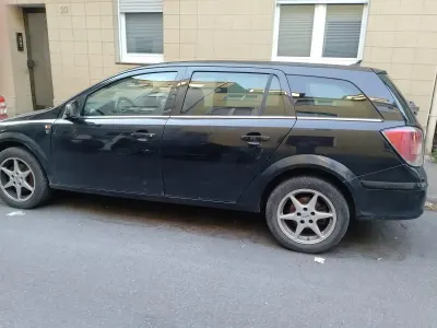 Gebraucht Opel Astra 115 PS (84 kW) 2010 Schwarz Kombi