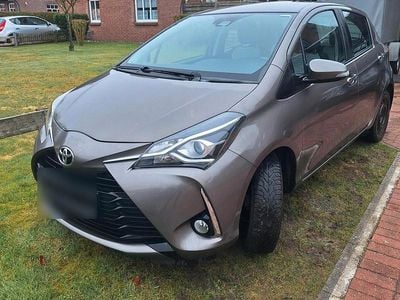 Gebraucht Toyota Yaris 69 PS (50 kW) 2017 Grau Kleinwagen