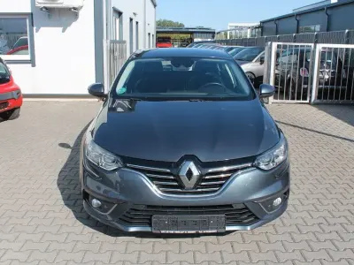 Gebraucht Renault Mégane IV Intens 132 PS (97 kW) 2017 Grau Limousine