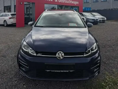Używany VW Golf VIII Highline 150 KM (110 kW) 2020 Niebieski Kombi