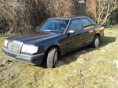 Gebraucht Mercedes 230 135 PS (99 kW) 1985 Beige Limousine