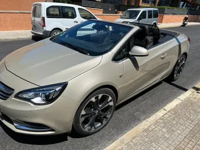 Usata Opel Cascada Edition 165 CV (121 kW) 2014 Beige Cabrio