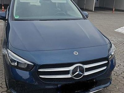 Gebraucht Mercedes B180 116 PS (85 kW) 2019 Blau Van / Kleinbus
