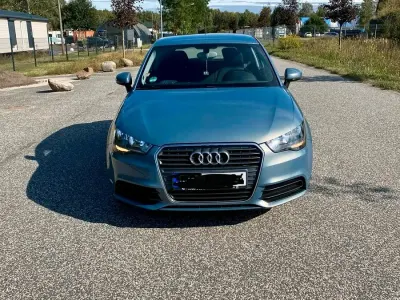 Gebraucht Audi A1 Attraction 68 PS (50 kW) 2010 Blau Kleinwagen