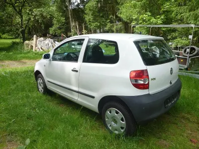 Gebraucht VW Fox 54 PS (39 kW) 2006 Weiß Kleinwagen