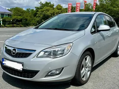 Gebraucht Opel Astra 120 PS (88 kW) 2011 Silber Limousine