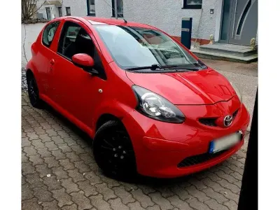 Gebraucht Toyota Yaris 69 PS (50 kW) 2006 Rot Kleinwagen