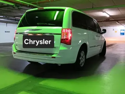 Gebraucht Chrysler Town & Country Limited 283 PS (208 kW) 2013 Weiß Van / Kleinbus