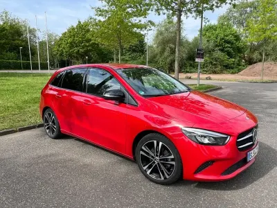 Gebraucht Mercedes B200 136 PS (100 kW) 2019 Rot Van / Kleinbus