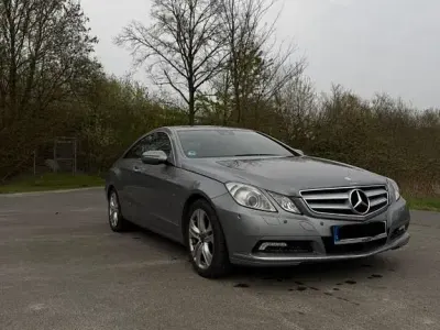 Gebraucht Mercedes E350 231 PS (169 kW) 2010 Grau Coupé