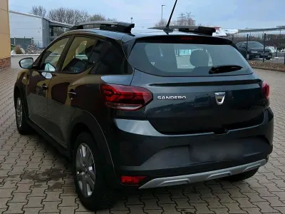Gebraucht Dacia Sandero Stepway 101 PS (74 kW) 2021 Schwarz Limousine