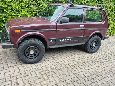 Gebraucht Lada Taiga 82 PS (60 kW) 2011 Rot SUV