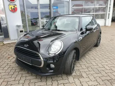 Gebraucht Mini ONE 102 PS (75 kW) 2017 Midnight black metallic Kleinwagen