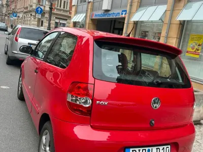 Gebraucht VW Fox 60 PS (44 kW) 2011 Rot Kleinwagen