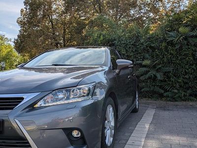 Lexus CT200h