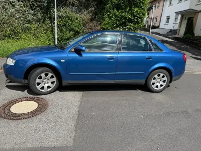 Gebraucht Audi A4 131 PS (96 kW) 2001 Blau Limousine