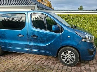 Second-hand Opel Vivaro 120 CP (88 kW) 2015 Albastru Monovolum