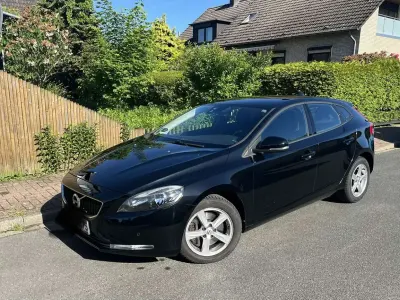 Gebraucht Volvo V40 Kinetic 120 PS (88 kW) 2016 Schwarz Limousine