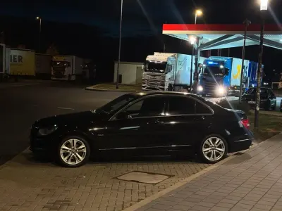 Gebraucht Mercedes C220 170 PS (125 kW) 2011 Schwarz Limousine
