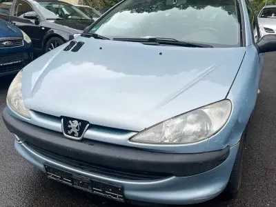 Używany Peugeot 206 60 KM (44 kW) 2001 Niebieski Hatchback