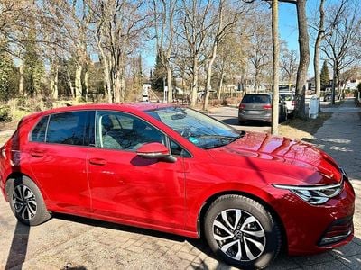 Gebraucht VW Golf VIII Life 110 PS (80 kW) 2023 Rot Limousine