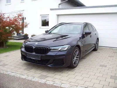 Gebraucht BMW 530e M Sport 292 PS (214 kW) 2022 Carbonschwarz metallic Kombi