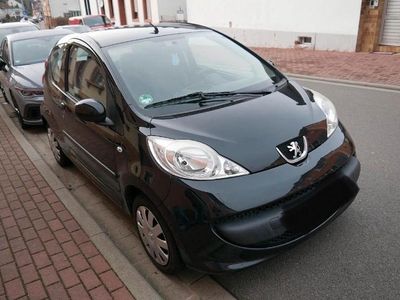 Schwarz Gebraucht 2008 Peugeot 107 Filou Kleinwagen | 3.799 € (Teuer)
