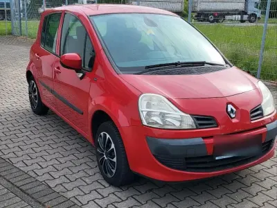 Używany Renault Modus 75 KM (55 kW) 2011 Czerwony Minivan
