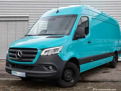 Używany Mercedes Sprinter 190 KM (139 kW) 2024 Niebieski Van