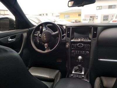 Infiniti QX70