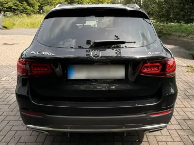 Gebraucht Mercedes GLC300 AMG line 319 PS (234 kW) 2021 Schwarz SUV