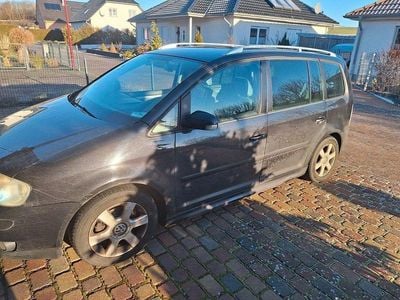Weiß Gebraucht 2004 VW Touran Highline Van / Kleinbus | 2.200 € (Fairer Preis)