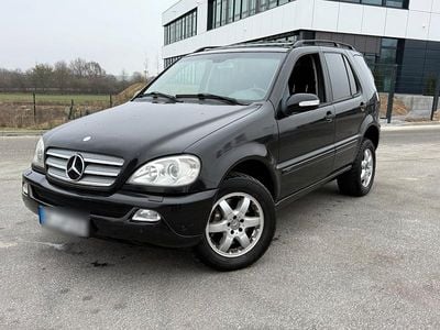 Schwarz Gebraucht 2004 Mercedes ML270 SUV | 3.299 €