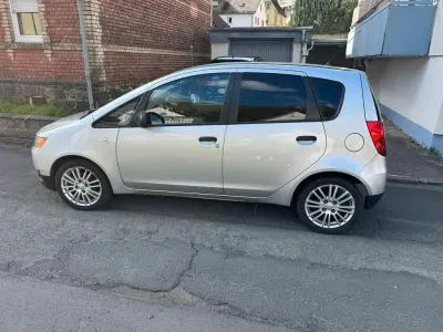 Gebraucht Mitsubishi Colt Inform 95 PS (69 kW) 2009 Silber Kleinwagen