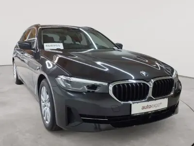 Gebraucht BMW 520 Sport Line 190 PS (139 kW) 2022 Sophistograu brillanteffekt metallic Kombi