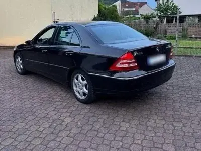 Używany Mercedes C180 Avantgarde 143 KM (105 kW) 2006 Czarny Sedan/Limuzyna