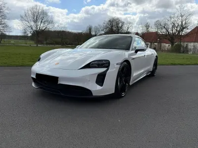 Gebraucht Porsche Taycan GTS Chrono 439 kW (598 PS) 2023 Weiß Limousine