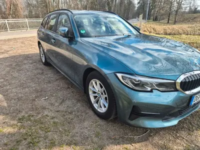 Gebraucht BMW 320 Sport Line 190 PS (139 kW) 2020 Blau Kombi