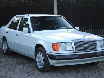 Gebraucht Mercedes 200 118 PS (86 kW) 1992 Weiß Limousine