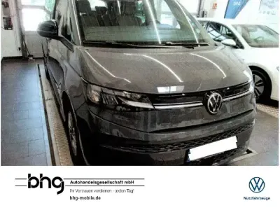 Gebraucht VW Multivan Life 150 PS (110 kW) 2023 Grau Van / Kleinbus