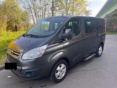 Grau Gebraucht 2016 Ford Tourneo Van / Kleinbus | 19.499 € (Guter Preis)