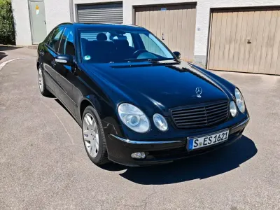 Gebraucht Mercedes E240 Avantgarde 177 PS (130 kW) 2005 Schwarz Limousine